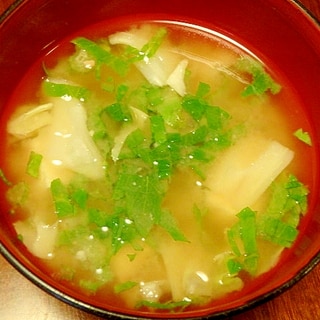 捨てないで！セロリの葉っぱとキャベツと豆腐の味噌汁